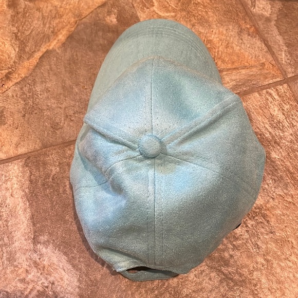 Shell Microfiber Hat - Picture 3 of 3